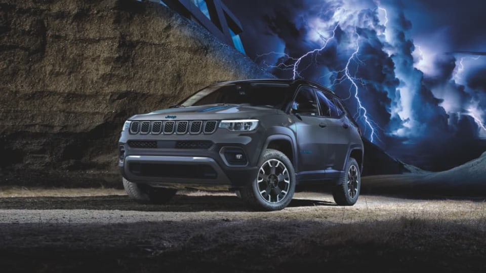 Front angled view of Jeep Renegade 4XE