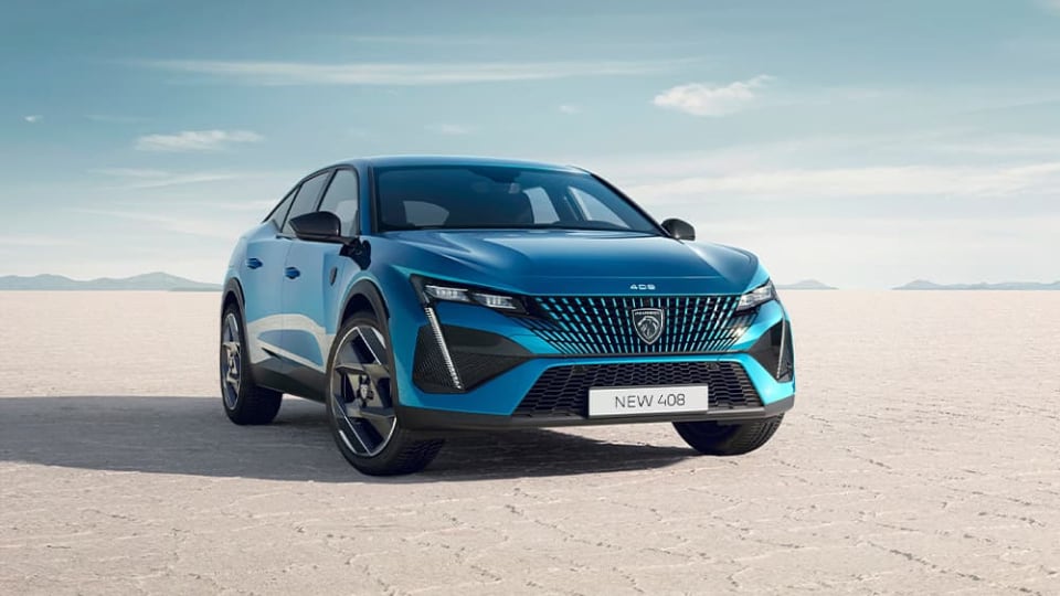 Front angled view of Peugeot 408